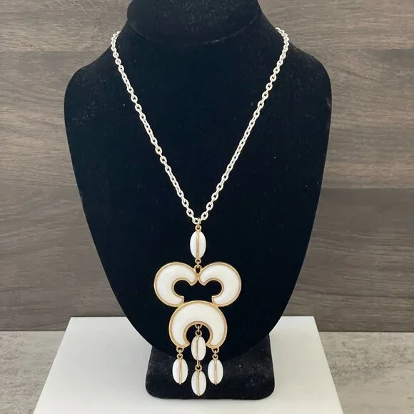 Vintage Trifari White Gold Resin Crescent Shape 4.75 Pendant Necklace 14 Drop